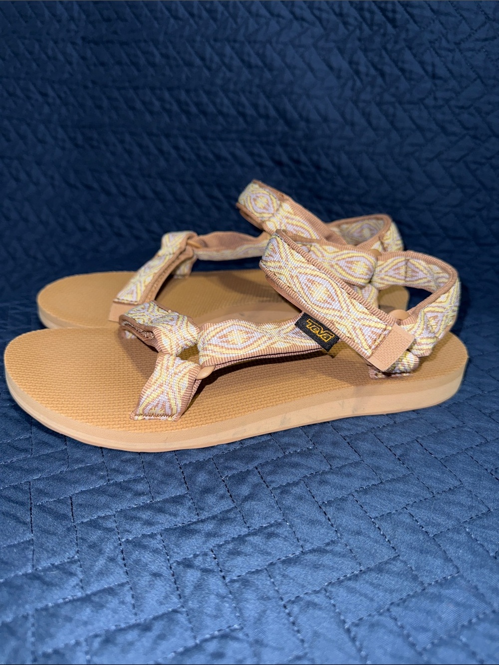 Teva Original Universal Sandals Women’s Size 8 Tan Geometric Sport Comfort NWOT